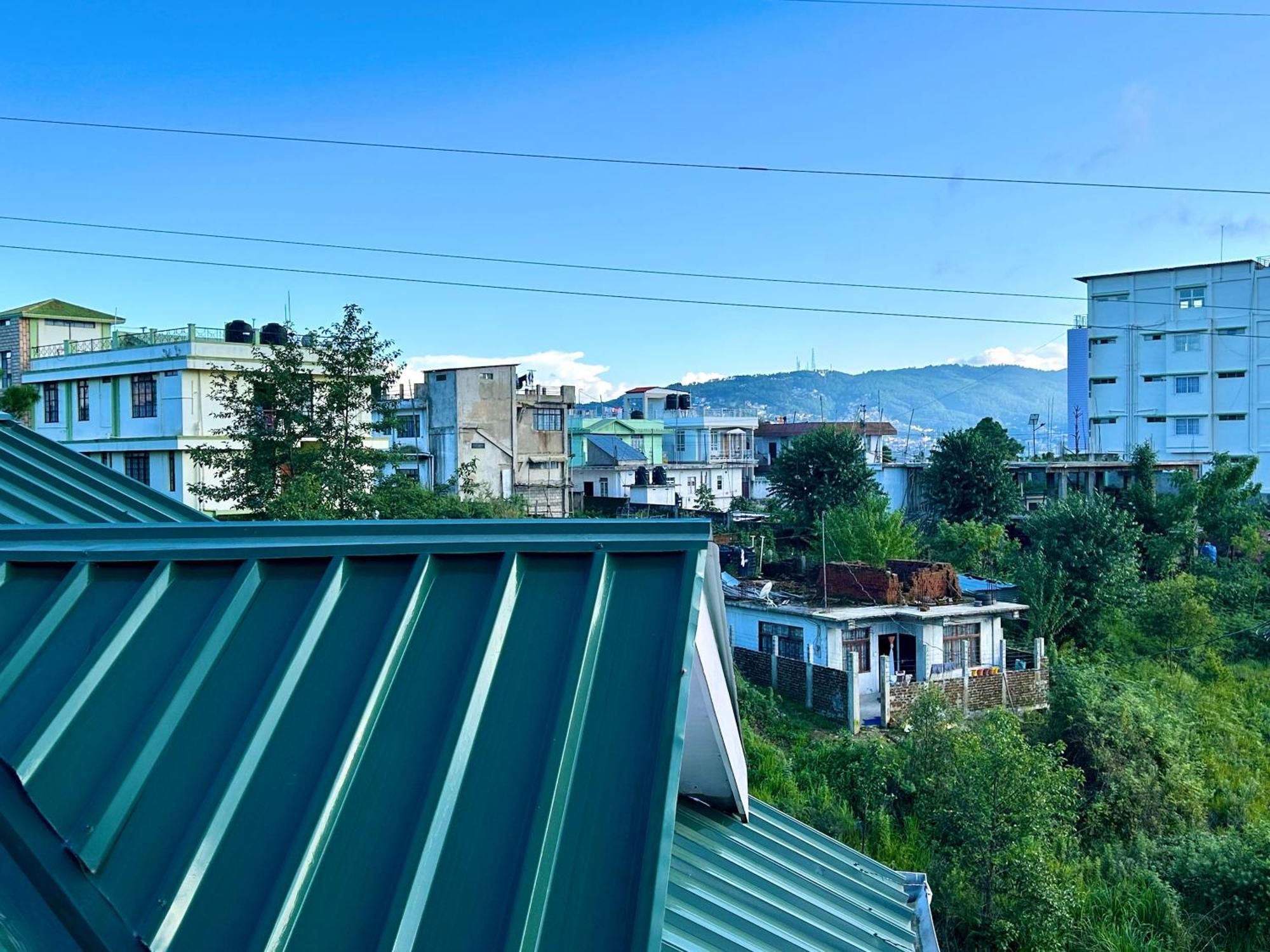 Yepplo Holiday Home - Complimentary Breakfast - 24 Hrs Caretaker & Power Backup Шиллонг Екстер'єр фото