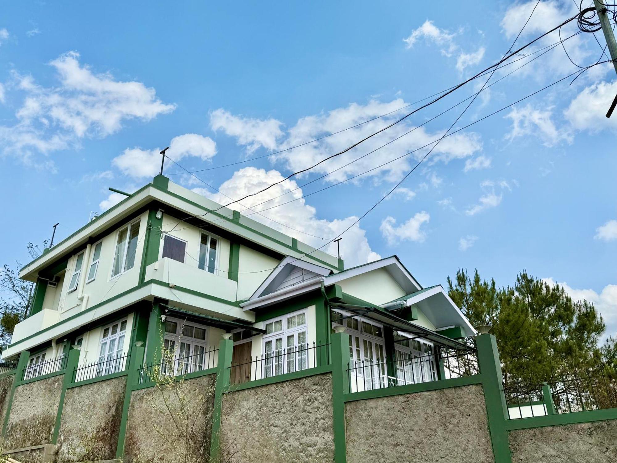 Yepplo Holiday Home - Complimentary Breakfast - 24 Hrs Caretaker & Power Backup Шиллонг Екстер'єр фото