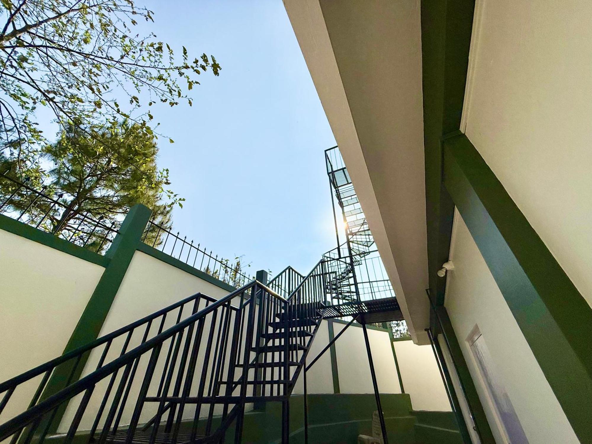 Yepplo Holiday Home - Complimentary Breakfast - 24 Hrs Caretaker & Power Backup Шиллонг Екстер'єр фото